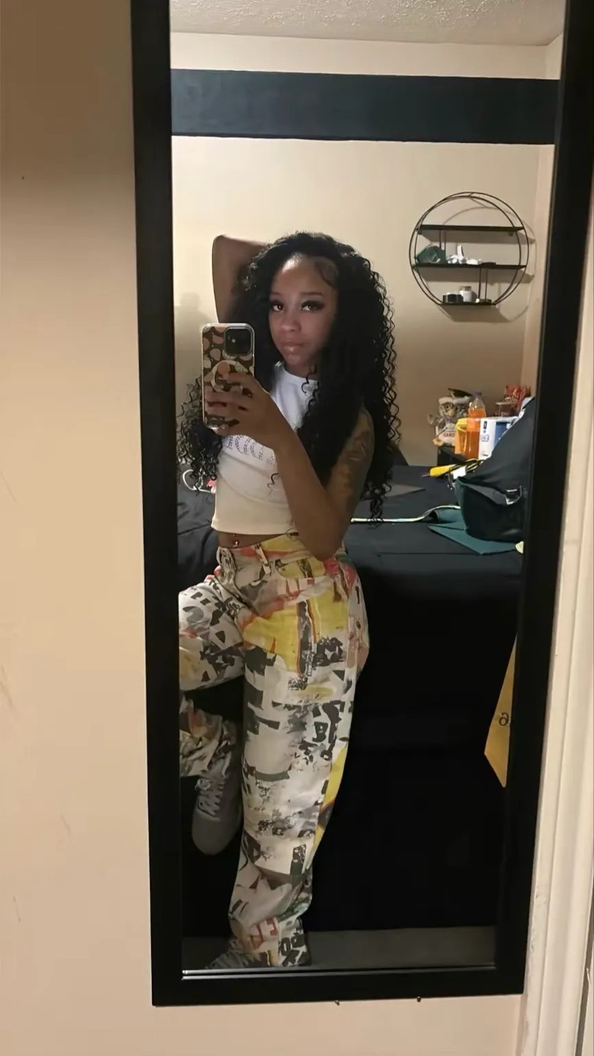 ai character: Deja Thornton background