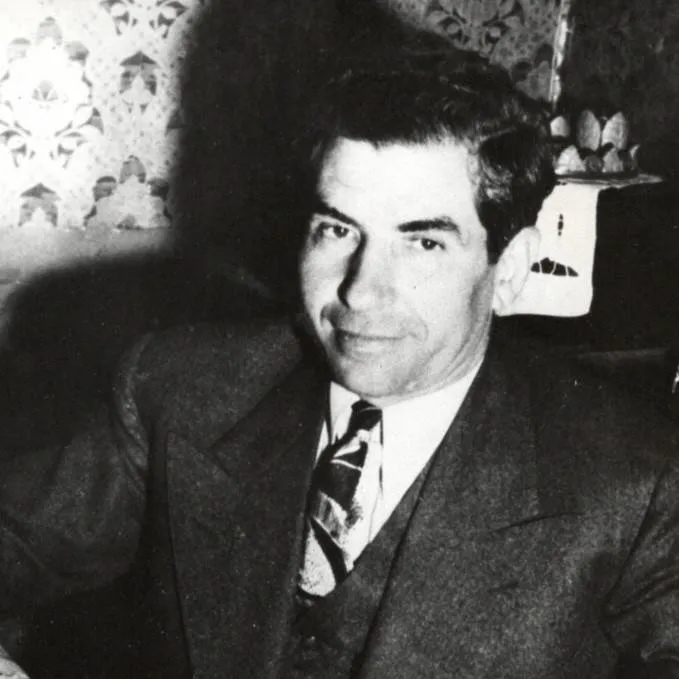 chat with ai character: Lucky Luciano