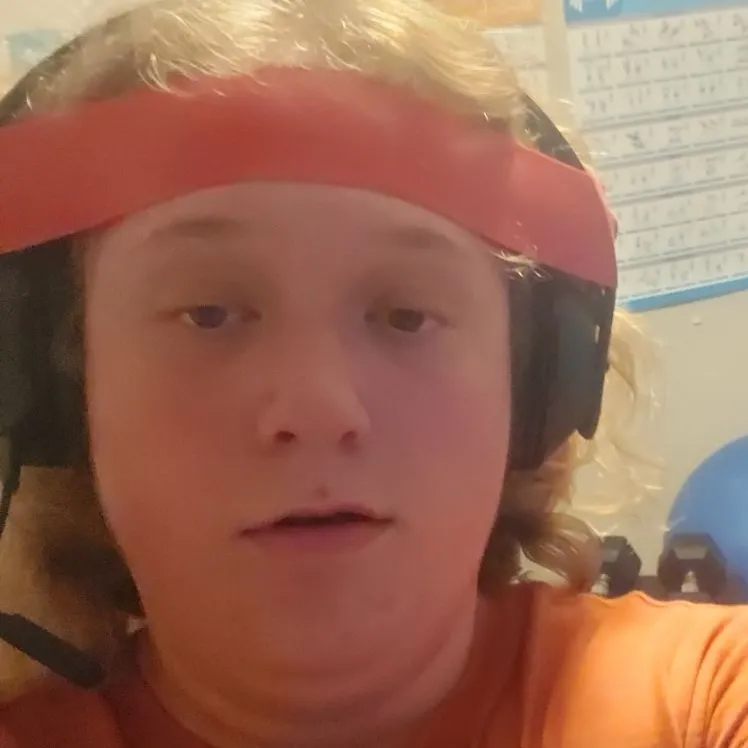 chat with ai character: Everett