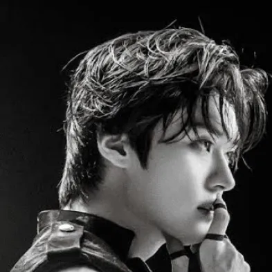 chat with ai character: Lee Know