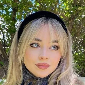 chat with ai character: sabrina carpenter