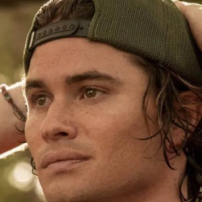 chat with ai character: John B