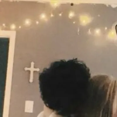 chat with ai character: Carson