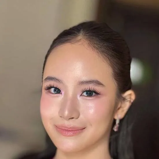 chat with ai character: Caprice Cayetano 