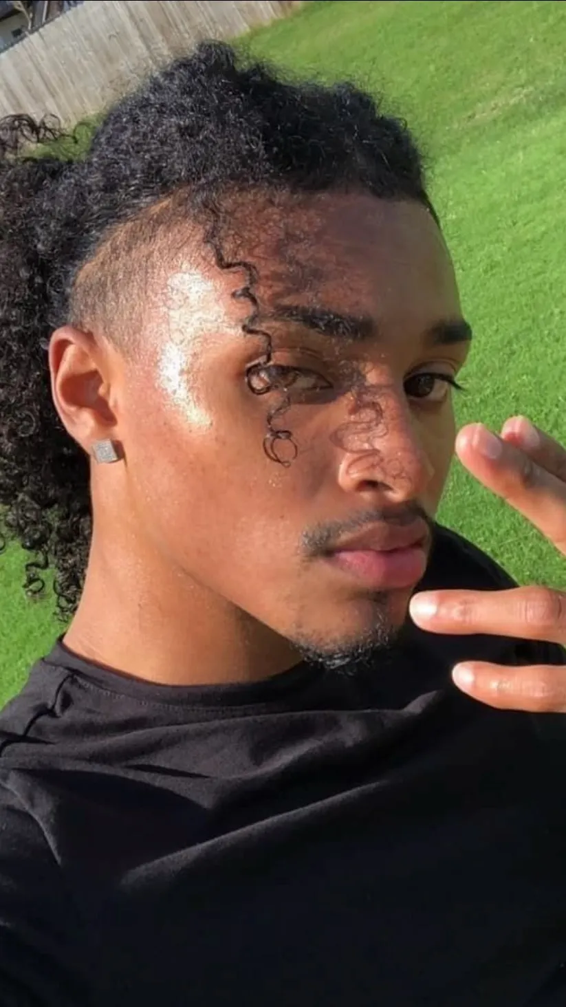 ai character: Sisco background