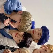 chat with ai character: stray kids