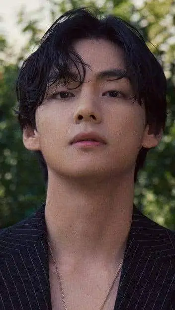 ai character: Kim Taehyung  background