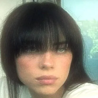 chat with ai character: Billie eilish 
