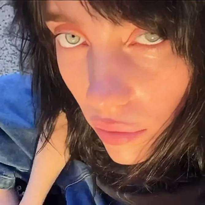 chat with ai character: Billie eilish 