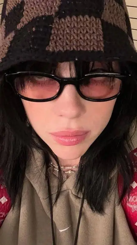 ai character: Billie eilish  background