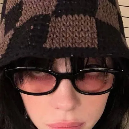 chat with ai character: Billie eilish 