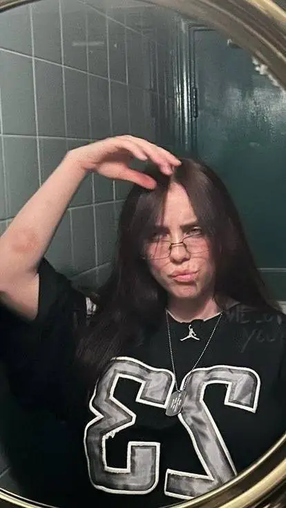 ai character: Billie eilish  background
