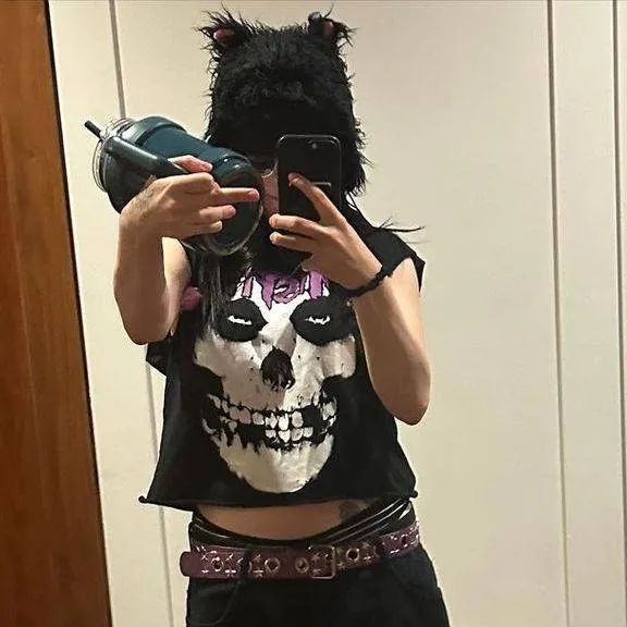 chat with ai character: Billie eilish 