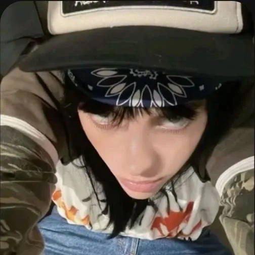 chat with ai character: Billie eilish 