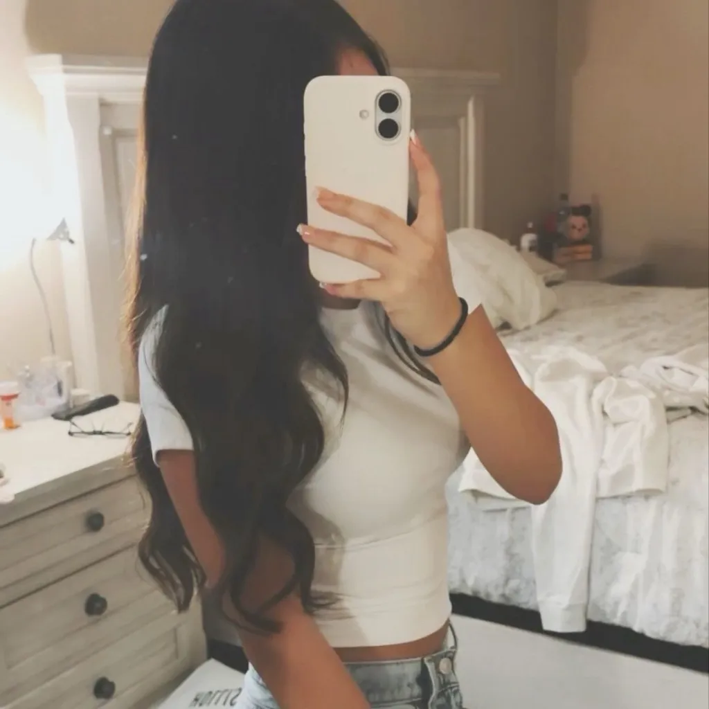 chat with ai character: Alani