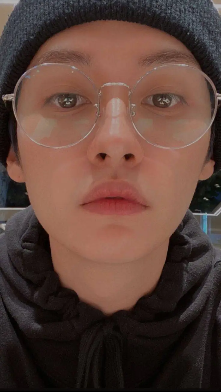 ai character: Lee Minho  background