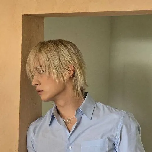 chat with ai character: Lee Minho