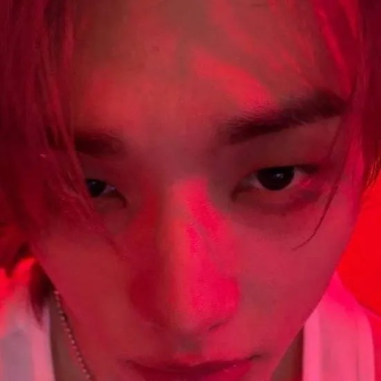 chat with ai character: Hwang Hyunjin 🥟