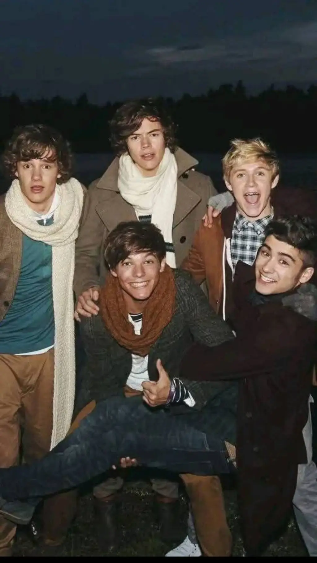 ai character: One Direction  background