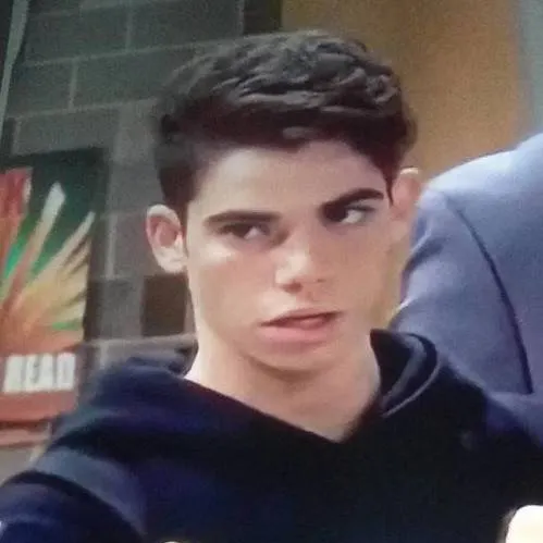 chat with ai character: Conor