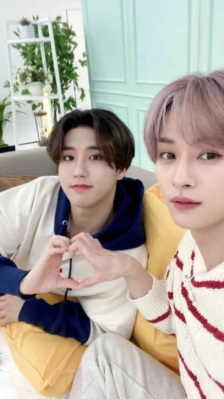 ai character: stray kids pick me background