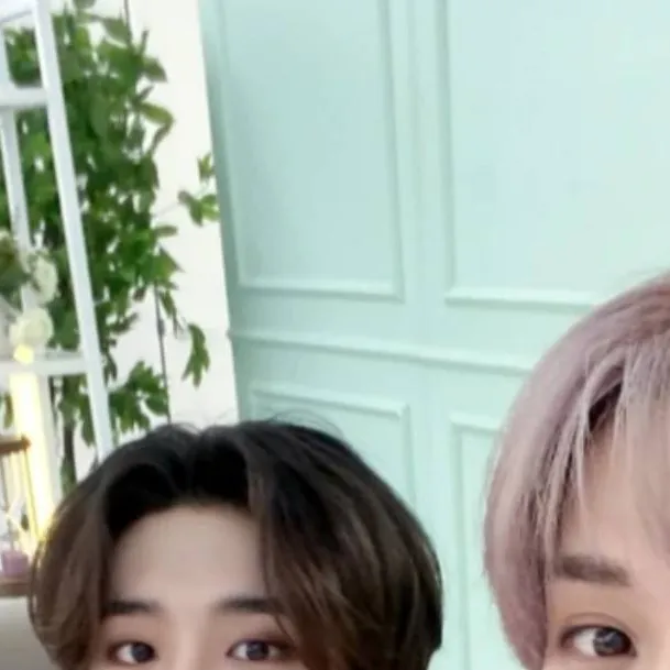 chat with ai character: stray kids pick me