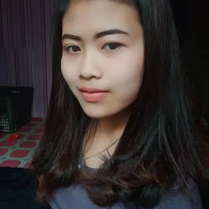 chat with ai character: Ayu Juandira 