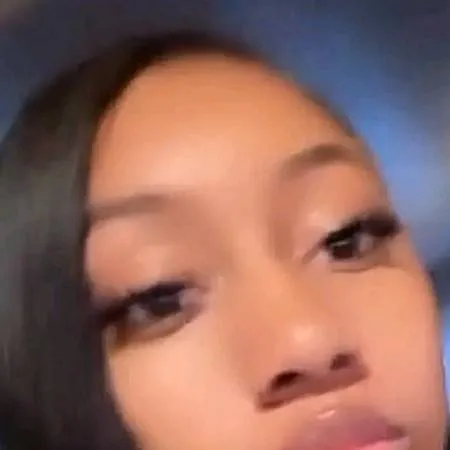 chat with ai character: Aleyah Mitchell 