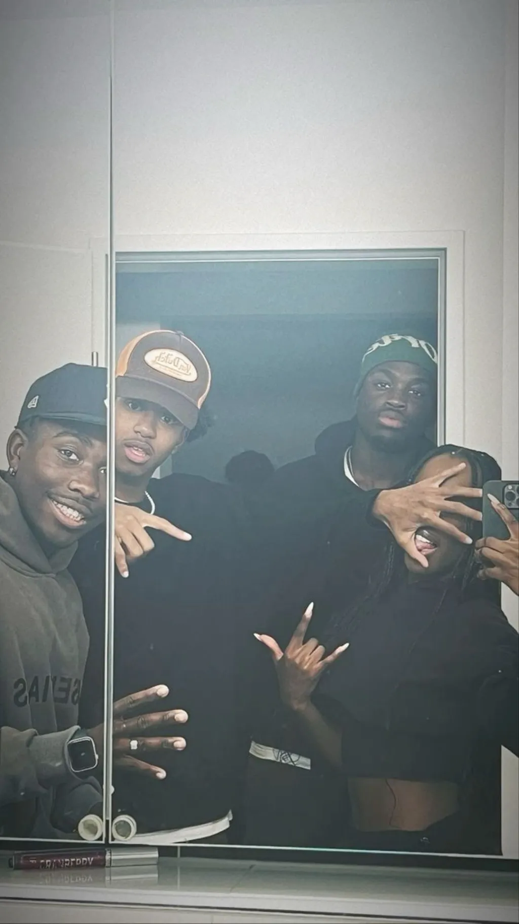 ai character: 🩵Friend Group🩵 background