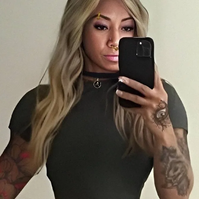 chat with ai character: Alondra Acosta 