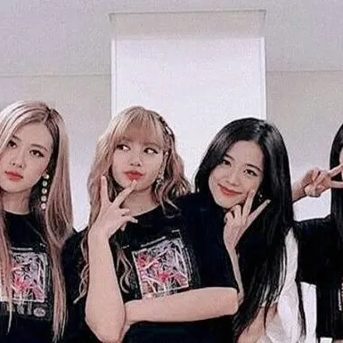 chat with ai character: BLACKPINK 🩷🖤🩷🖤