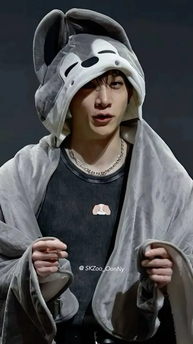 ai character: ✨Bangchan skz✨ background