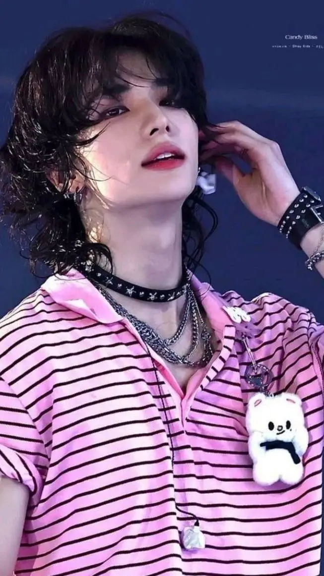 ai character: Hwang hyunjin  background