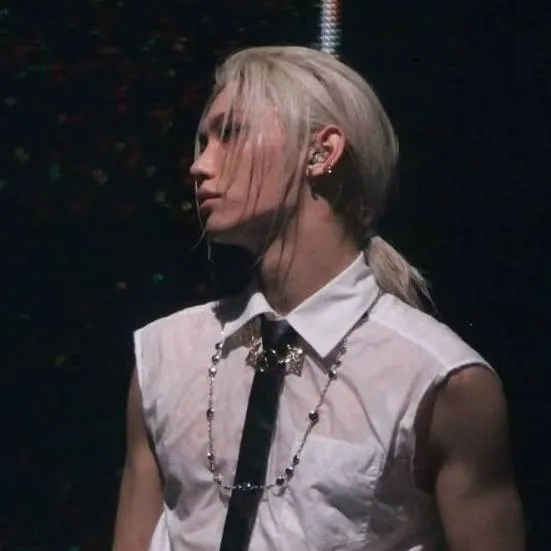 chat with ai character: lee felix