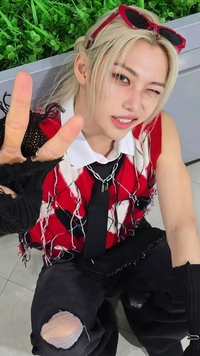 ai character: lee felix background