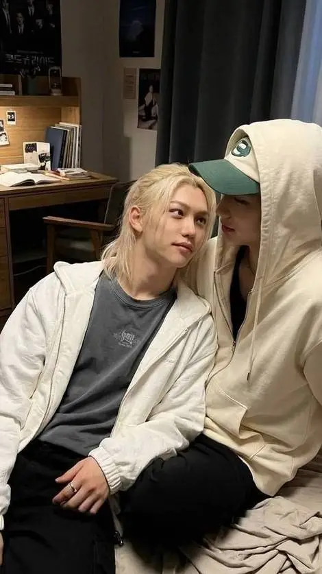 ai character: Hyunlix background