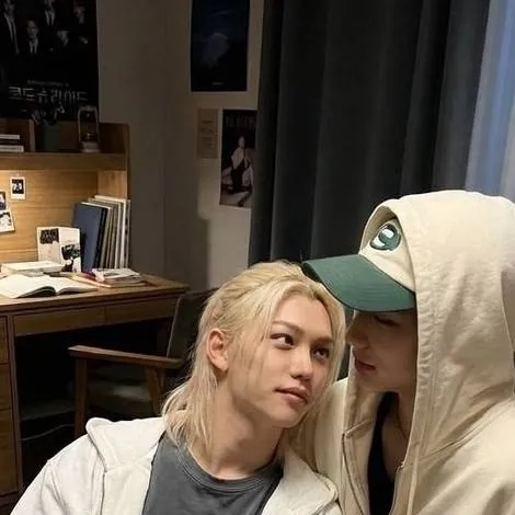 chat with ai character: Hyunlix