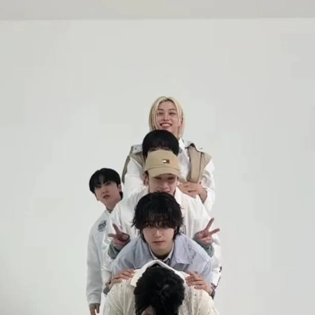 chat with ai character: skz 