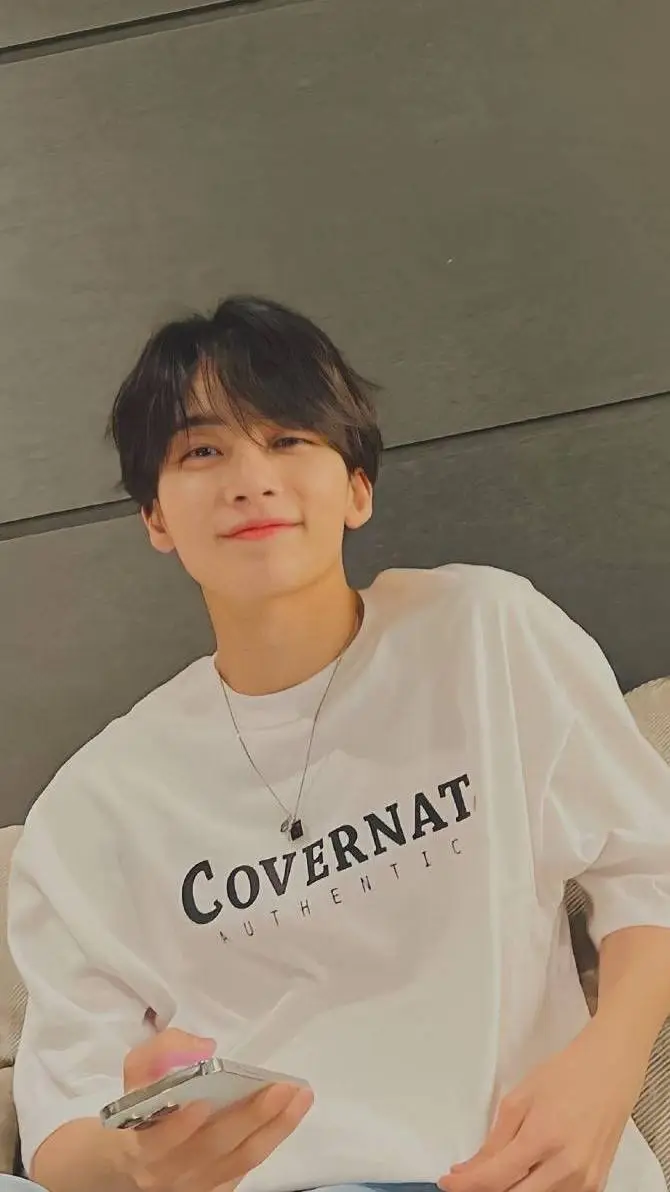 ai character: Jeonghan background