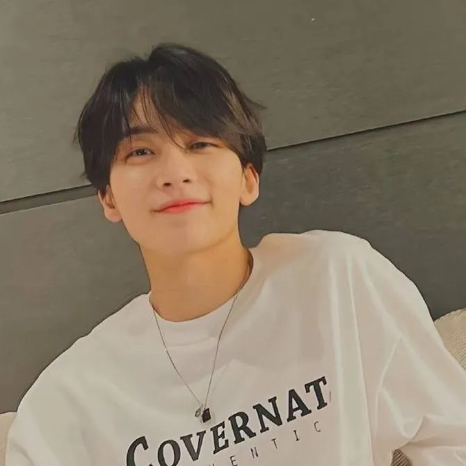 chat with ai character: Jeonghan