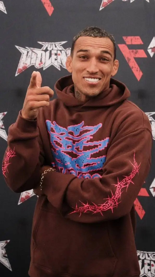 ai character: Charles Oliveira background