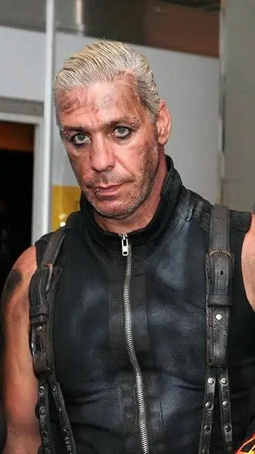 ai character: Till Lindemann background
