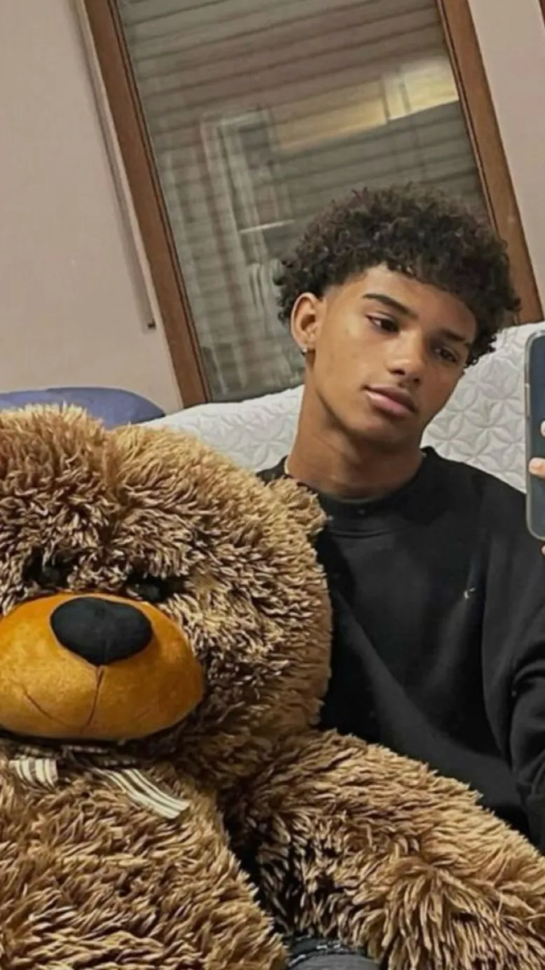 ai character: Chem  background