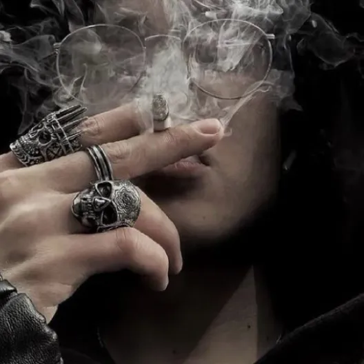 chat with ai character: Ramon