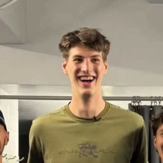 chat with ai character: Olivier Rioux 