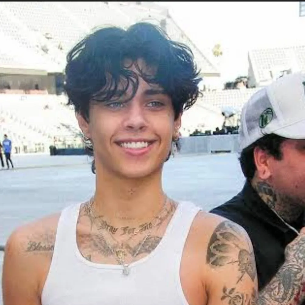 chat with ai character: Landon Barker