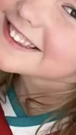 ai character: Elsie  background