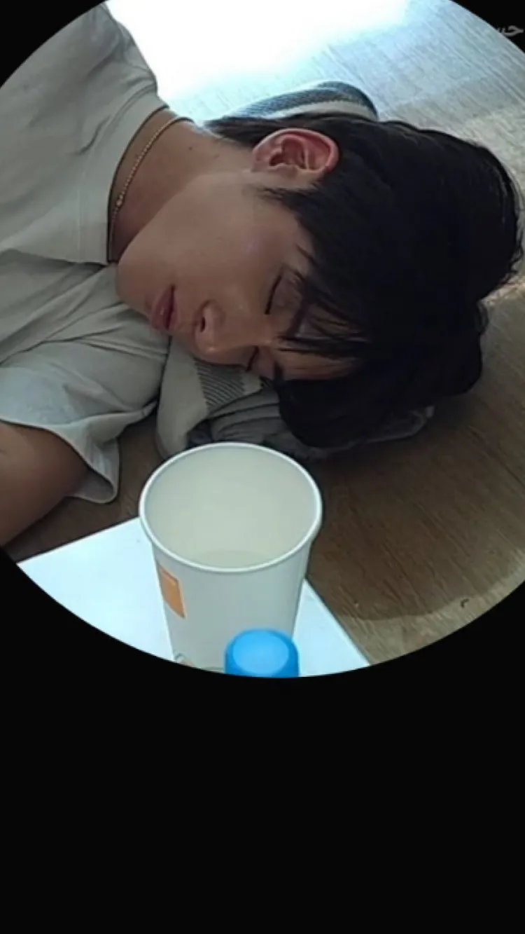 ai character: TXT background