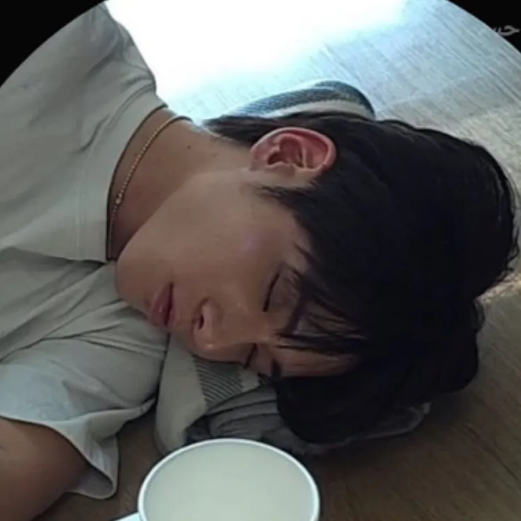 chat with ai character: TXT