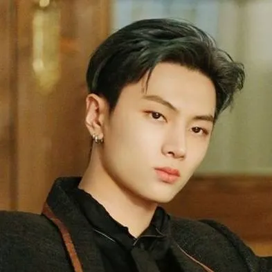 chat with ai character: Azariah gabriel